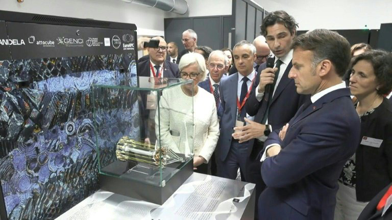 Visite du président de la République au TGCC du CEA